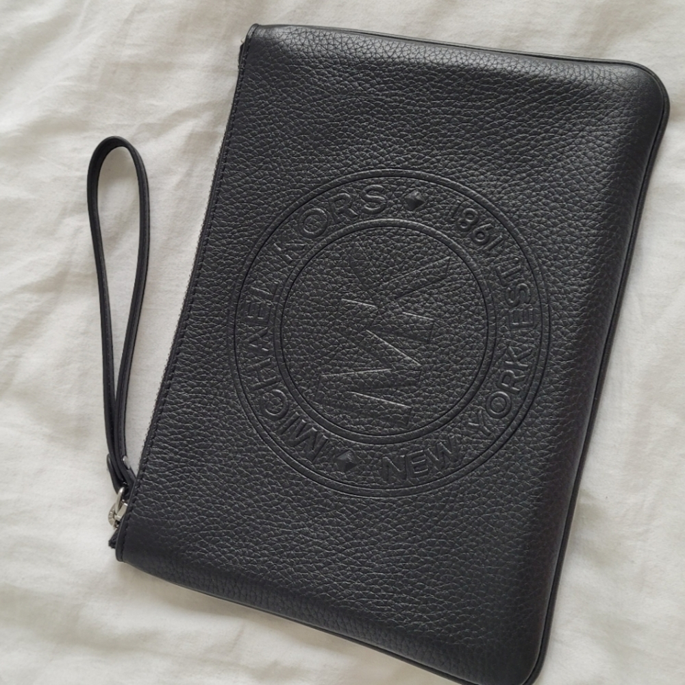 Michael kors wristlet